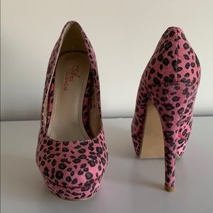 Fun pink cheetah print heels!